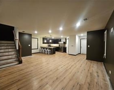 3314 Stonewall Lane - Photo Thumbnail 2