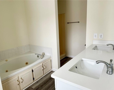 60 Bacchus Drive - Photo Thumbnail 9