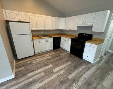 211 W Mineral Springs Road - Photo Thumbnail 2
