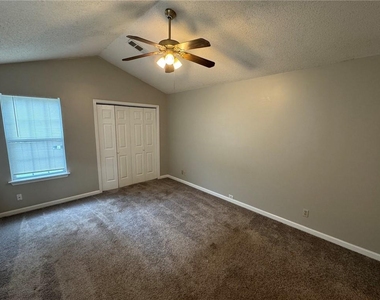 211 W Mineral Springs Road - Photo Thumbnail 5