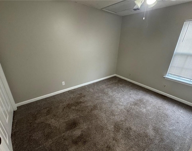 211 W Mineral Springs Road - Photo Thumbnail 3