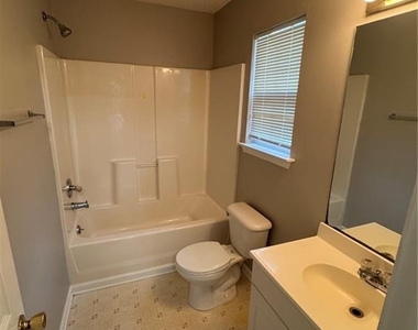 211 W Mineral Springs Road - Photo Thumbnail 4