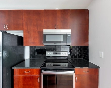 400 W Peachtree Street Nw - Photo Thumbnail 3