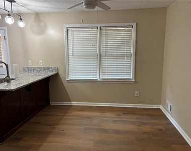 674 Clarke Trail - Photo Thumbnail 15