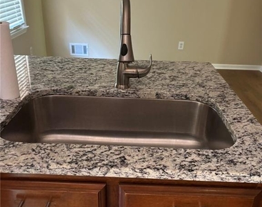 674 Clarke Trail - Photo Thumbnail 12