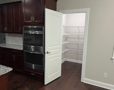 620 Leland Parkway - Photo Thumbnail 9