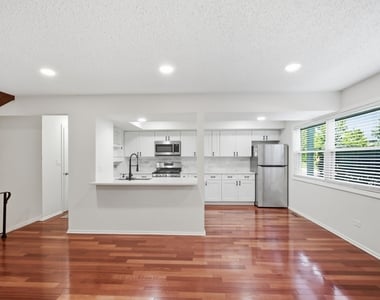 1204 Inverrary Lane - Photo Thumbnail 4