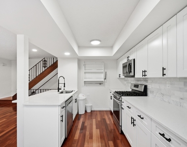 1204 Inverrary Lane - Photo Thumbnail 2