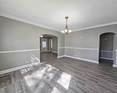 249 E Park Boulevard - Photo Thumbnail 7