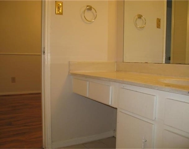 2100 Tanglewilde Street - Photo Thumbnail 7