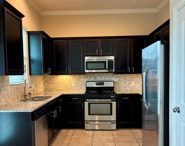 10914 Camarillo Court - Photo Thumbnail 21