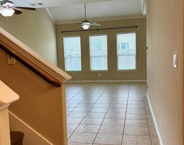 10914 Camarillo Court - Photo Thumbnail 14