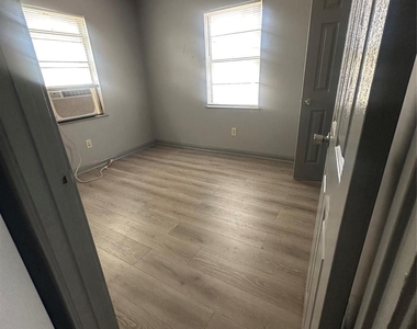 8717 Spaulding Street - Photo Thumbnail 38