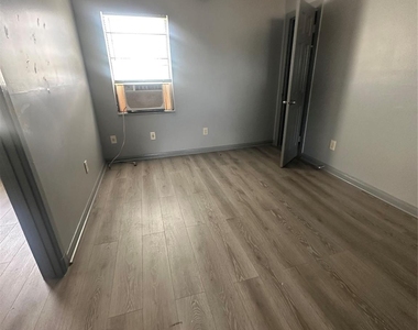 8717 Spaulding Street - Photo Thumbnail 36