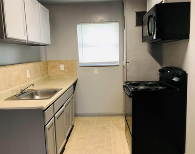 8717 Spaulding Street - Photo Thumbnail 3