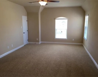 2 Caprice Bend Place - Photo Thumbnail 10