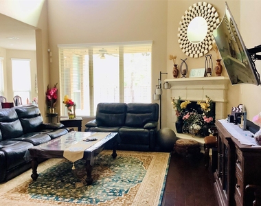 2 Caprice Bend Place - Photo Thumbnail 5