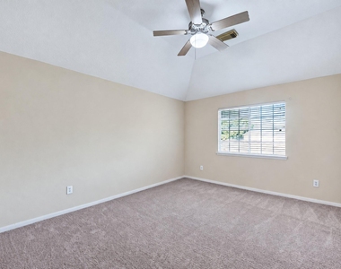 2411 Charter Oaks Court - Photo Thumbnail 16