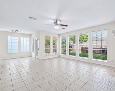 2411 Charter Oaks Court - Photo Thumbnail 4