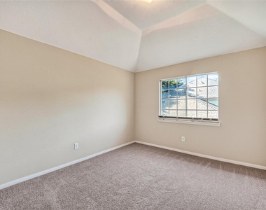 2411 Charter Oaks Court - Photo Thumbnail 14