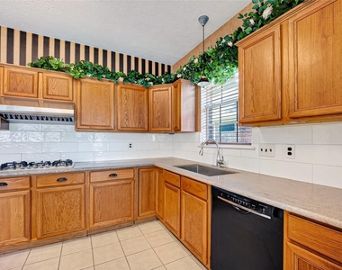 2411 Charter Oaks Court - Photo Thumbnail 7