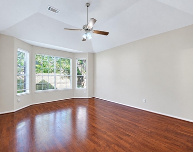 2411 Charter Oaks Court - Photo Thumbnail 10