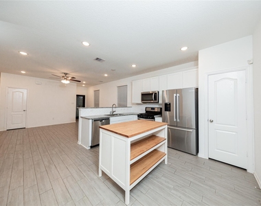 31206 Whitfield Court - Photo Thumbnail 3
