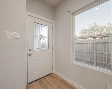 336 De Haven Street - Photo Thumbnail 5