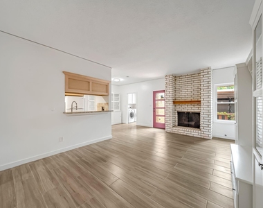10732 Briar Forest Drive - Photo Thumbnail 8