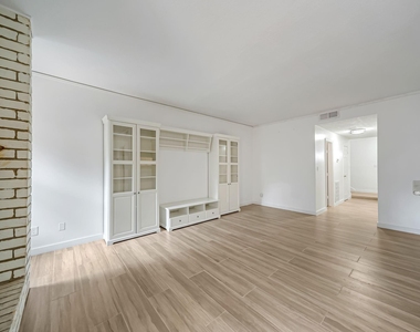10732 Briar Forest Drive - Photo Thumbnail 9