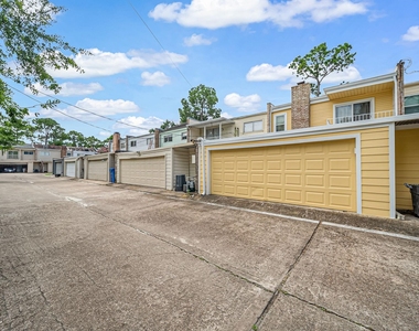 10732 Briar Forest Drive - Photo Thumbnail 25