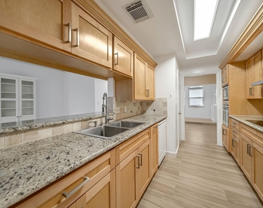 10732 Briar Forest Drive - Photo Thumbnail 5