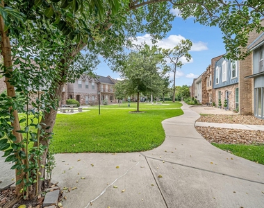 10732 Briar Forest Drive - Photo Thumbnail 26