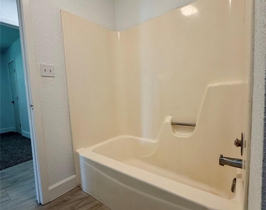 1412 N Avenue Q - Photo Thumbnail 17