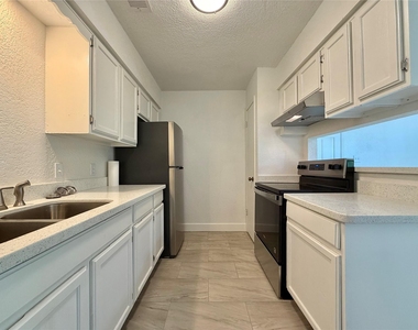 1412 N Avenue Q - Photo Thumbnail 16