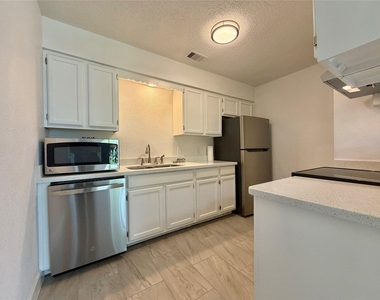 1412 N Avenue Q - Photo Thumbnail 14