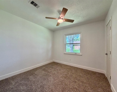 1412 N Avenue Q - Photo Thumbnail 19