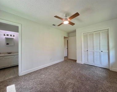 1412 N Avenue Q - Photo Thumbnail 21