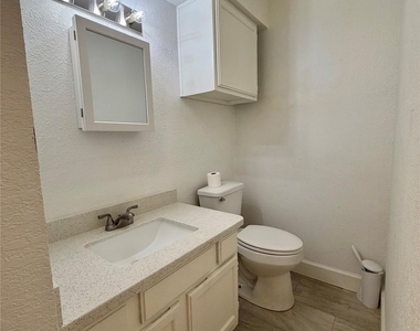 1412 N Avenue Q - Photo Thumbnail 18