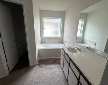5110 Ivy Fair Way - Photo Thumbnail 4
