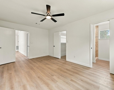 8339 Carvel Lane - Photo Thumbnail 15
