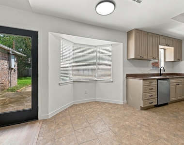 8339 Carvel Lane - Photo Thumbnail 17