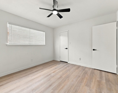 8339 Carvel Lane - Photo Thumbnail 7