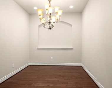 9026 Centennial Drive - Photo Thumbnail 4