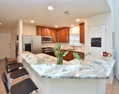 7215 Ravenswood - Photo Thumbnail 8
