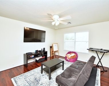 7215 Ravenswood - Photo Thumbnail 18