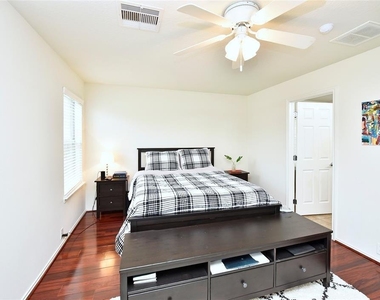 7215 Ravenswood - Photo Thumbnail 12
