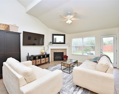 7215 Ravenswood - Photo Thumbnail 5