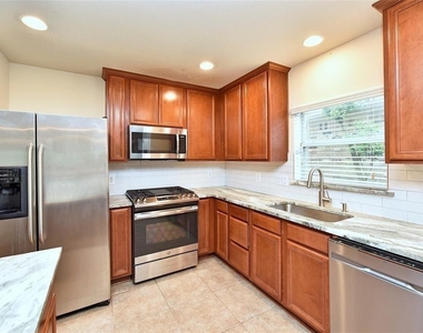 7215 Ravenswood - Photo Thumbnail 10