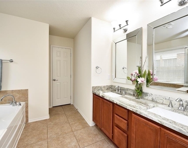 7215 Ravenswood - Photo Thumbnail 14